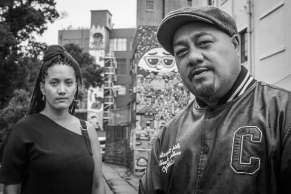 Ria Hall standing next to Che Fu