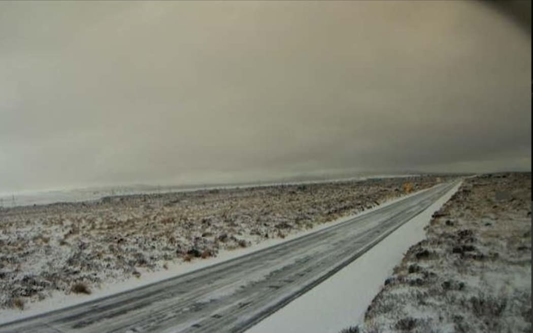 The closed Desert Road SH1 around 9am on Monday.