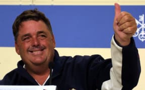 29 November 2002, Louis Vuitton Cup, Quarter Final repechage
Dennis Conner  give the media the thumbs up