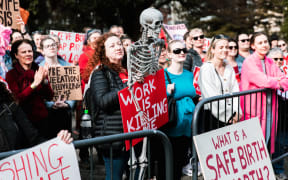 Rally over stalled pay talks