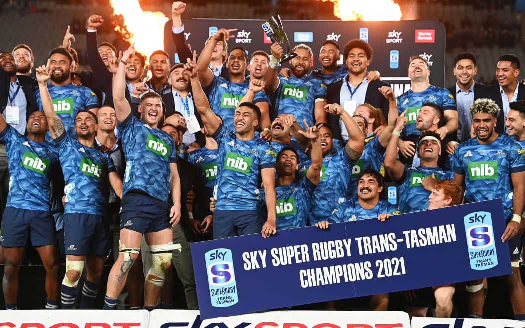 The Blues celebrate victory.
Blues v Highlanders, Sky Super Rugby Trans-Tasman Final. Eden Park, Auckland. New Zealand. Saturday 19 June 2021.