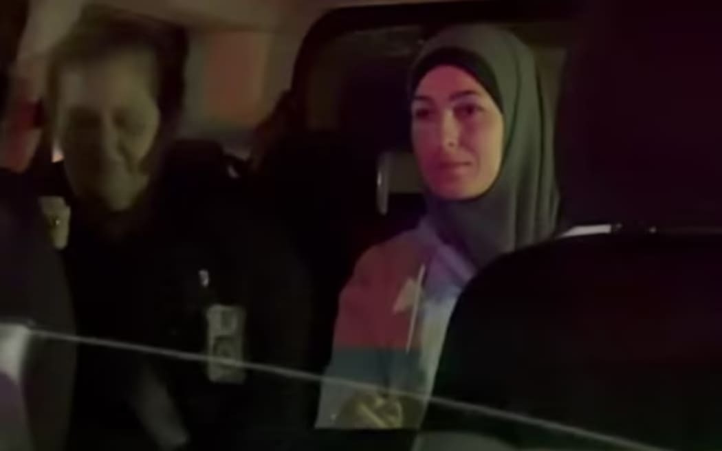 Three ISIS-linked women arrested after arriving back in Australia from Syria  via Doha | RNZ News