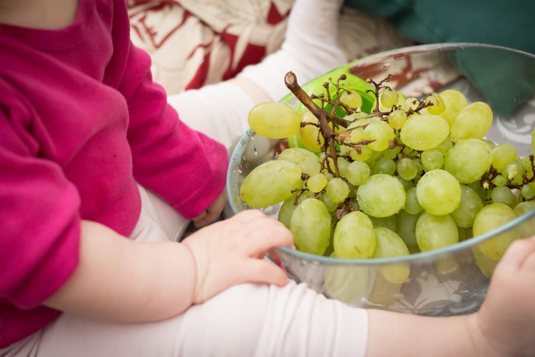New research has found babies who feed themselves as soon as they have started eating solids, appear to be less fussy eaters.