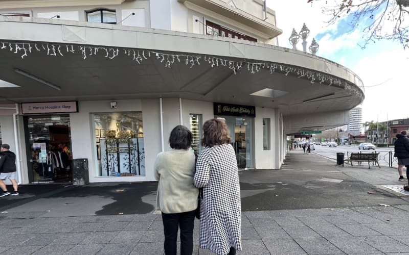 Alarm after Auckland dentist continues to treat patients despite ...