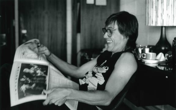 Iggy Pop laughing at an article in Rip It Up Magazine