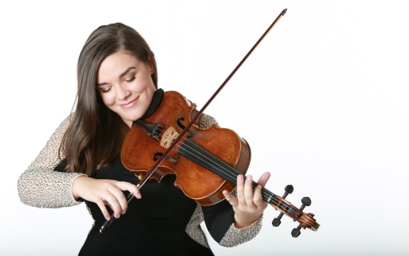 Jennifer Stumm and her Gasparo da Salò viola, c 1590