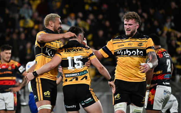 Hurricanes blow Chiefs away in windy Welly to win Super Rugby Pacific ...
