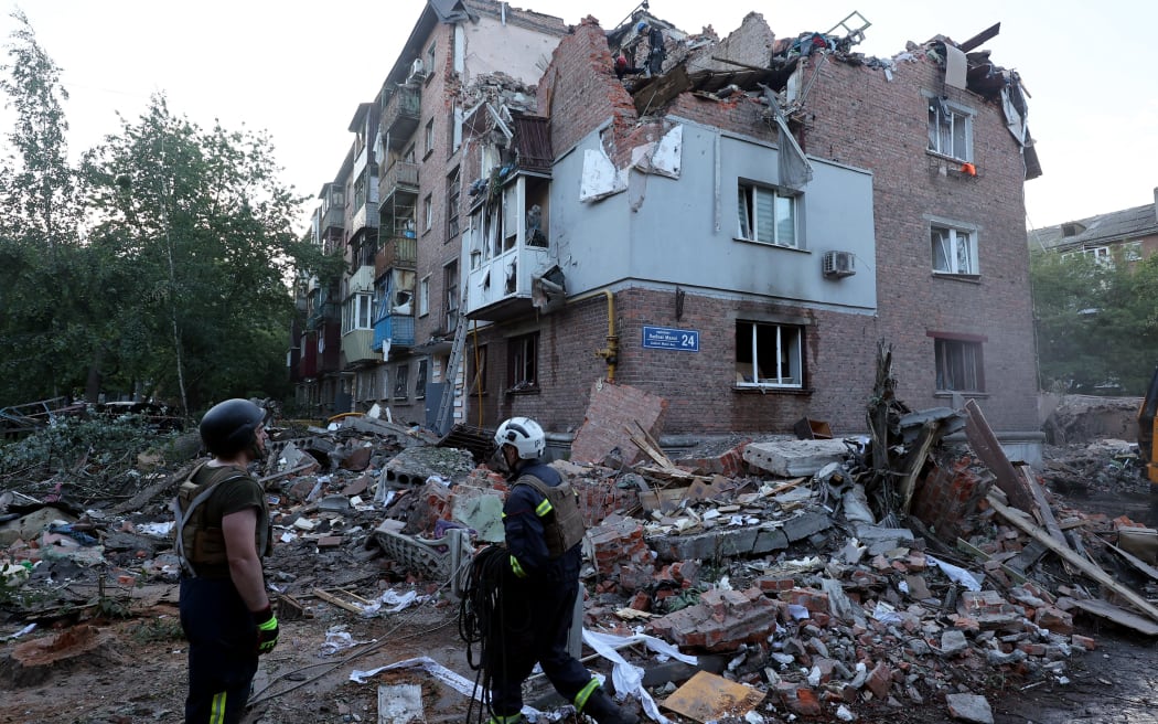 Rescuers are removing the rubble at a block of flats damaged by the overnight Russian missile attack in the Novobavarskyi district of Kharkiv, northeastern Ukraine, on May 31, 2024. Five people are being killed and 25 are being injured after Russian forces launch five S-300 and S-400 anti-aircraft guided missiles from Russia&#039;s Belgorod region at Kharkiv on the night of May 31. NO USE RUSSIA. NO USE BELARUS. (Photo by Ukrinform/NurPhoto) (Photo by Vyacheslav Madiyevskyy / NurPhoto / NurPhoto via AFP)