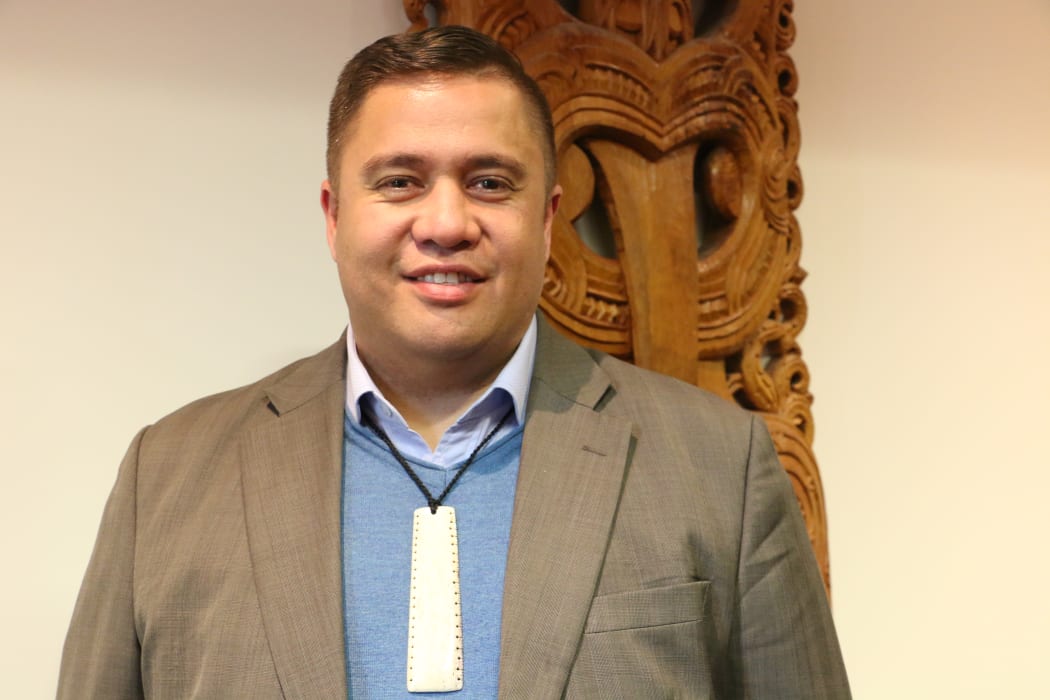 Che Wilson nō Ngāti Rangi, Te Atihaunui a Papārangi.