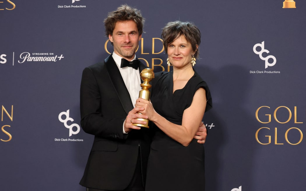 BEVERLY HILLS, CALIFORNIA - JANUARY 05: (L-R) Clément Ducol and Camille Dalmais, winner of the Best Original Song - Motion Picture award for “Emilia Pérez,” pose in the press room during the 82nd Annual Golden Globe Award at The Beverly Hilton on January 05, 2025 in Beverly Hills, California.   Amy Sussman/Getty Images/AFP (Photo by Amy Sussman / GETTY IMAGES NORTH AMERICA / Getty Images via AFP)