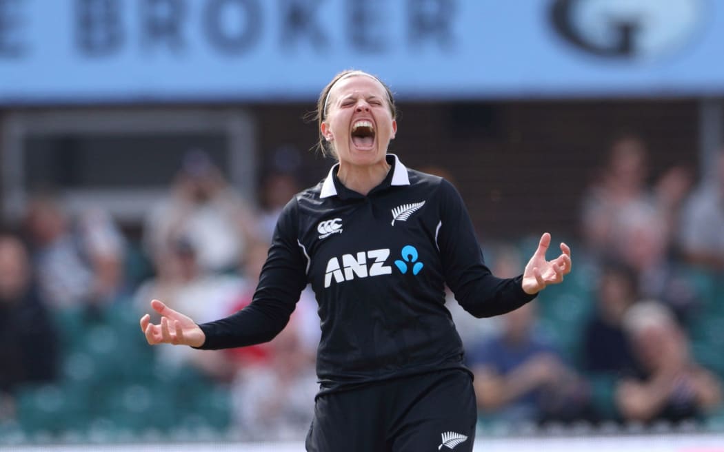 Lea Tahuhu celebrates a wicket.