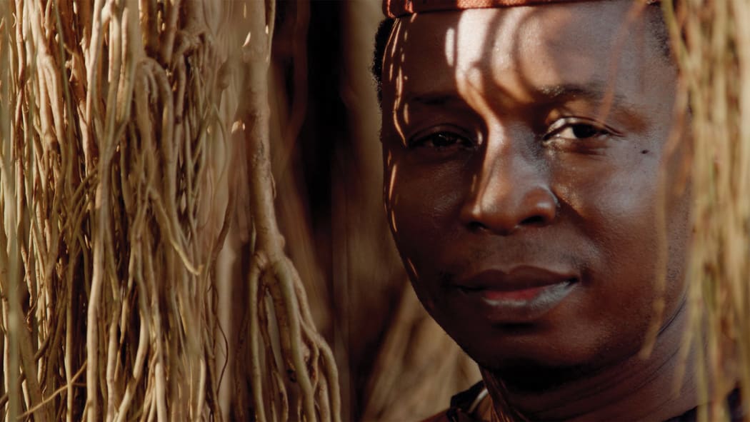 Still from the short documentary Ma ŋaye ka Masaala a se ka Wɔmɛti (From God to Man)