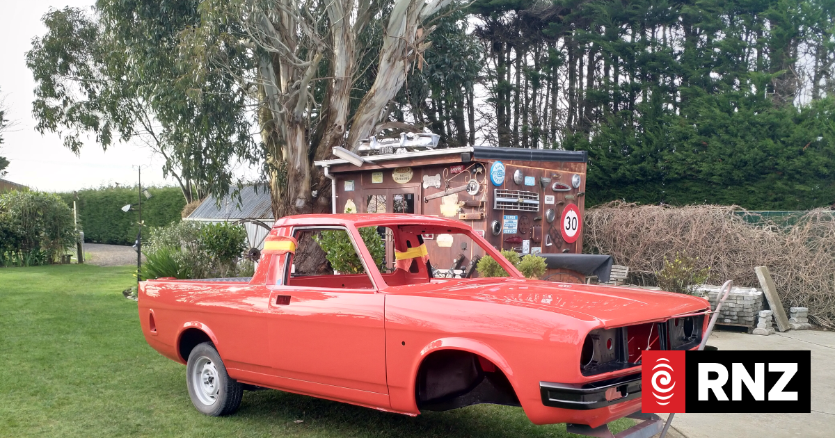 Blind Invercargill man with a love of restoring Morris Marinas | RNZ