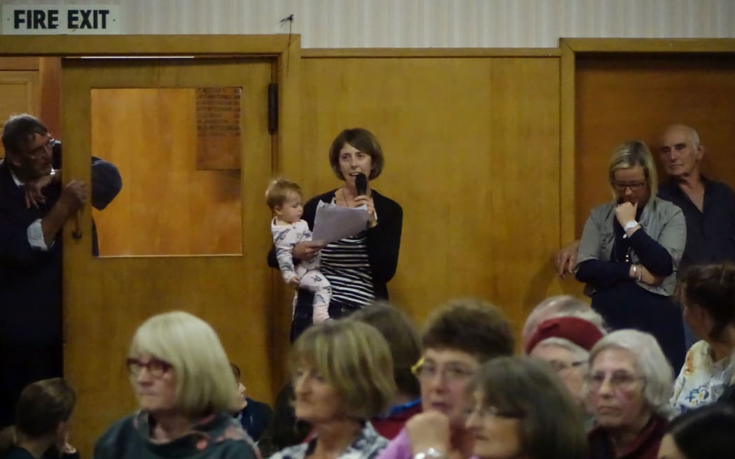 A Lumsden mother speaking at the public meeting last night.