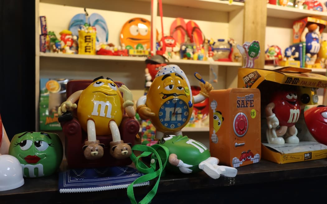Picture of some M & M collectibles, namely dispensers and decorations.