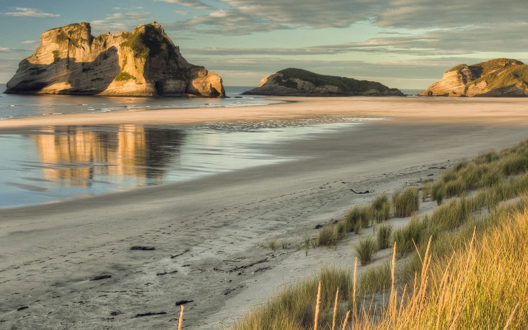 Wharariki Beach near Collingwood, Golden Bay.