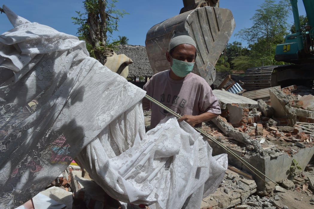 Quake-hit houses in the Gangga area of Lombok are being demolished a week after the 5 August earthquake.