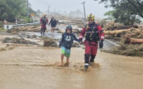 Te Araroa flooding - Byron Glover's family during the evacuation