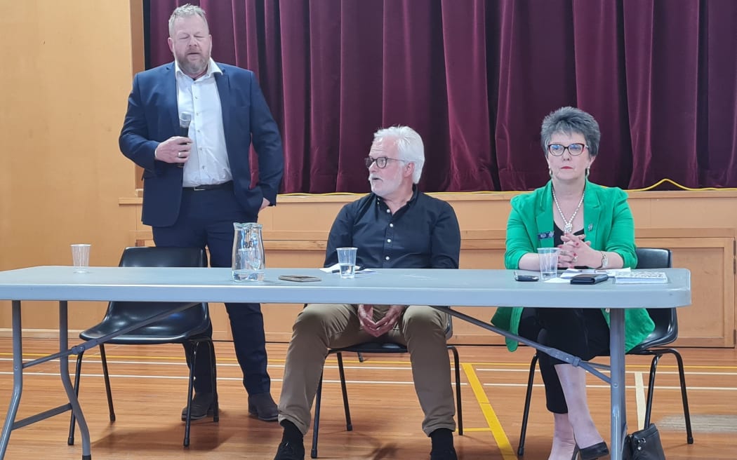 From left: Hamish Dobbie Hurunui Council CEO, ECan's Andrew Arps and Hurunui District Mayor Marie Black - at a public meeting re burning tyres in Amberley