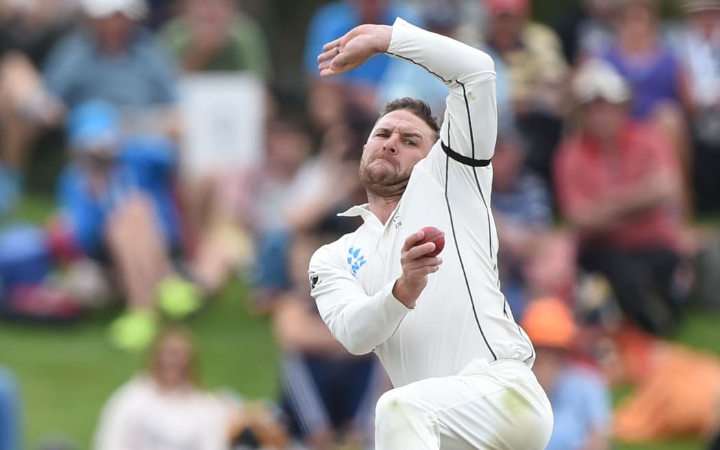 Brendon McCullum has a bowl in his last Test 2016
