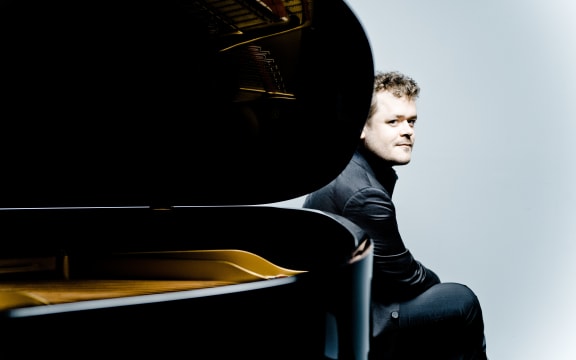 Benjamin Grosvenor
Photo: Marco Borggreve