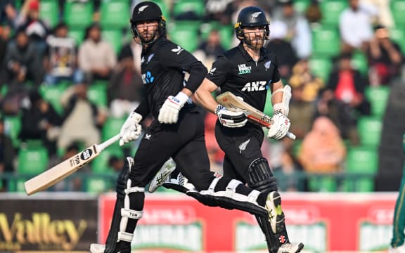 Devon Conway (L) and Kane Williamson.