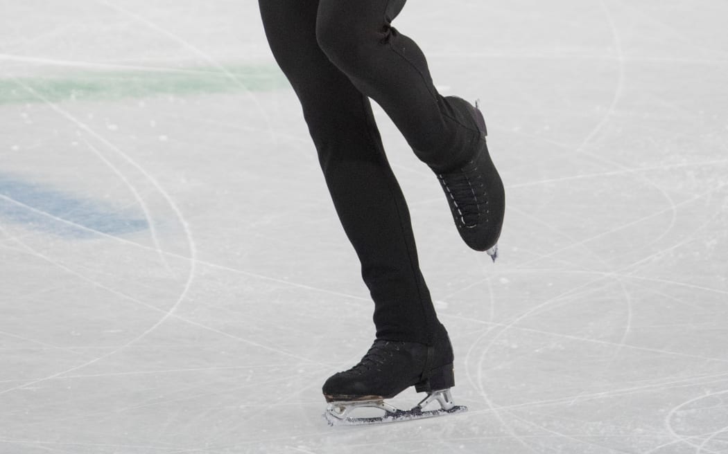 Figure skating skates