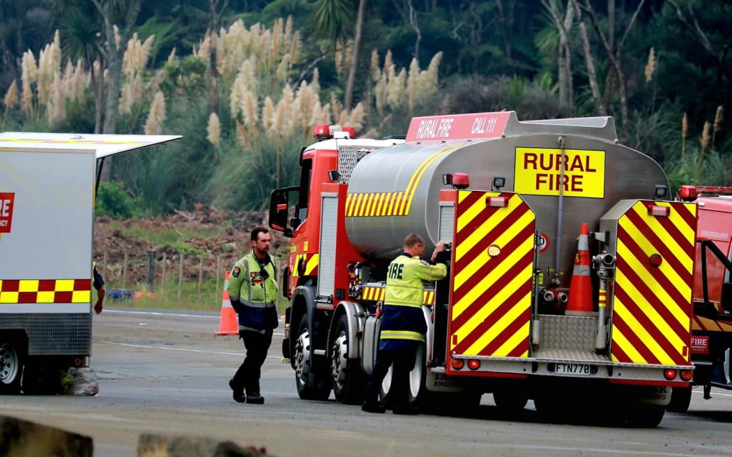 A scrub fire is burning in Kaipara, closing part of SH16