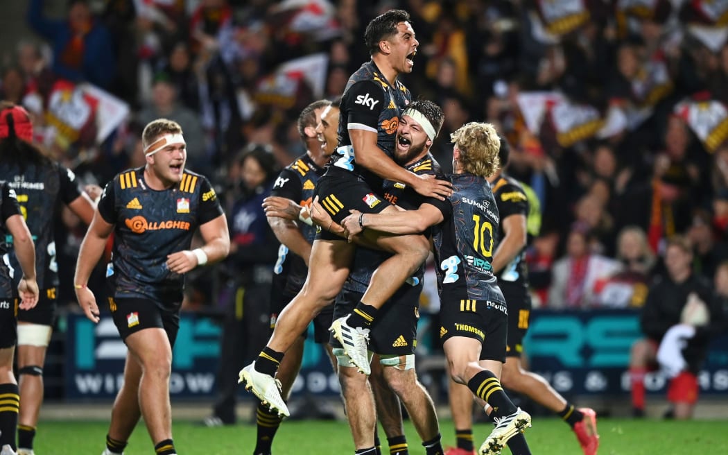 Anton Lienert-Brown celebrates the win.
Chiefs v Crusaders, Super Rugby Aotearoa. FMG Stadium Waikato, Hamilton. New Zealand. Saturday 17 April 2021.