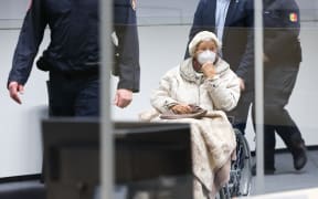 The defendant Irmgard Furchner is brought into the courtroom at the beginning of the trial day. The former secretary is charged with accessory to murder in over 11,000 cases in the Stutthof concentration camp. After 40 days of hearings in the trial of a former secretary at the Stutthof concentration camp, the Itzehoe Regional Court announced the verdict on Tuesday.