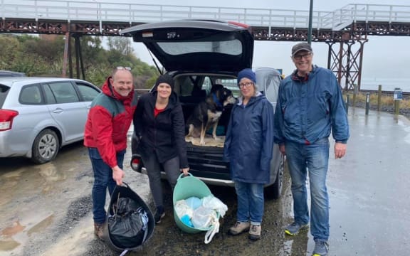 Poo Off Our Paths volunteers collected 30kg of dog faeces from the West Harbour walkway.