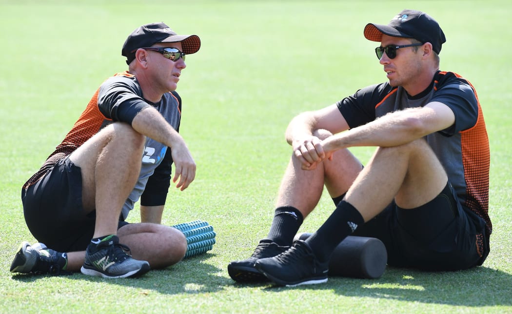 Black Caps coach Gary Stead and bowler Tim Southee chat before play on day two of the third Test against Australia in Sydney.