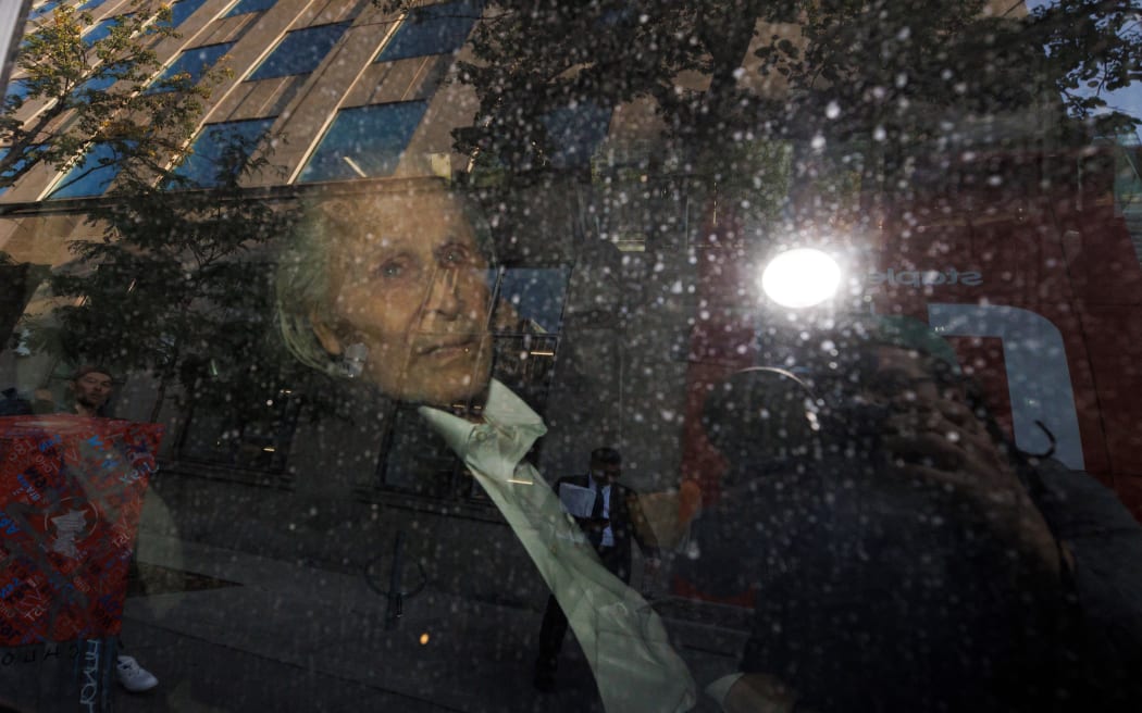 Seen through a police vehicle window, Canadian-Finnish fashion mogul Peter Nygard leaves a courthouse in Toronto, Ontario, on September 26, 2023. Held in prison since his arrest in December 2020, Nygard, 82, is being tried for alleged sexual assaults and forcible confinement involving several people between 1987 and 2006. He faces similar charges in Quebec and Manitoba, as well as extradition to the US, where he has been accused of raping dozens of women and girls, racketeering and trafficking. (Photo by Cole BURSTON / AFP)