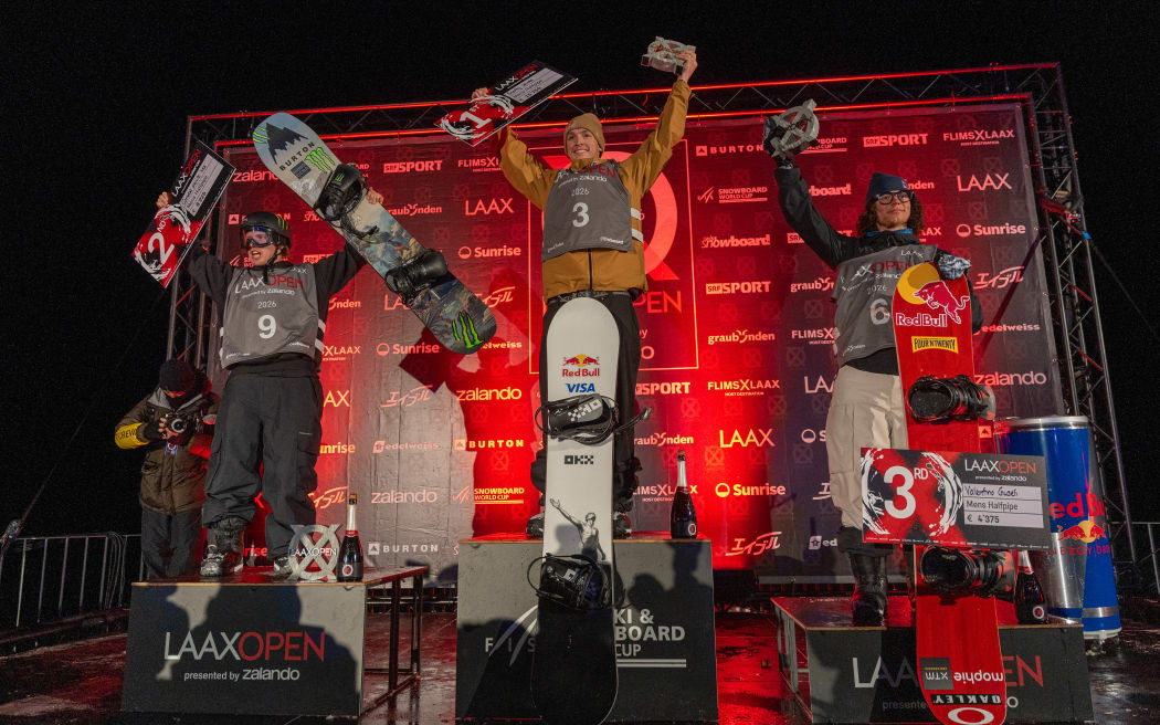 MELVILLE IVES Campbell, NZL, bib number 9, JAMES Scotty, AUS, bib number 3, GUSELI Valentino, AUS, bib number 6, Podium Photo, Men's Halfpipe at FIS Snowboard World Cup 2025-26 in Laax, Switzerland, 2026-01-17, Photo Credit: David Tributsch