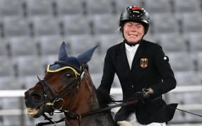 06 August 2021, Japan, Tokio: Modern Pentathlon: Olympics, Individual, Women, Jumping at Tokyo Stadium. Annika Schleu from Germany after her disqualification. Her horse had refused to jump several times. Photo: Marijan Murat/dpa (Photo by MARIJAN MURAT / DPA / dpa Picture-Alliance via AFP)