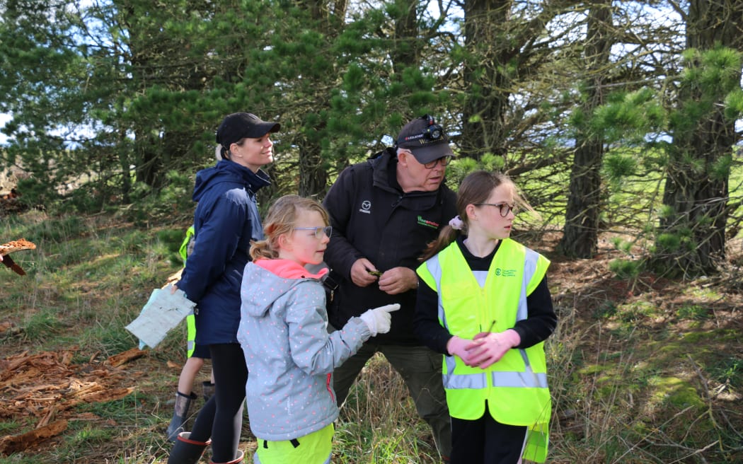 The Eyrewell skink habitat restoration school day