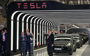 22 March 2022, Brandenburg, Grünheide: German Chancellor Olaf Scholz (M. l-r, SPD), Dietmar Woidke (SPD), Minister President of the State of Brandenburg, and Elon Musk, Tesla CEO, attend the opening of the Tesla factory Berlin Brandenburg. The first European factory in Grünheide, designed for 500,000 vehicles per year, is an important pillar of Tesla's future strategy. Photo: Patrick Pleul/dpa-Zentralbild POOL/dpa (Photo by PATRICK PLEUL / dpa-Zentralbild POOL / dpa Picture-Alliance via AFP)