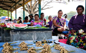 Women in PNG at a market