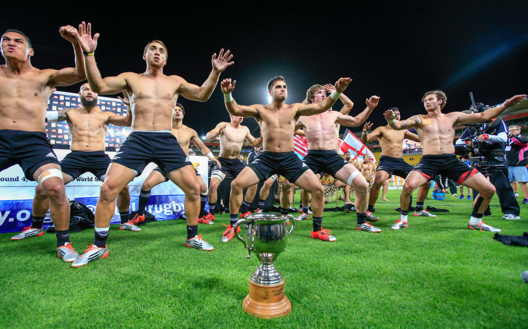 New Zealand celebrates victory in Wellington Sevens 2015.