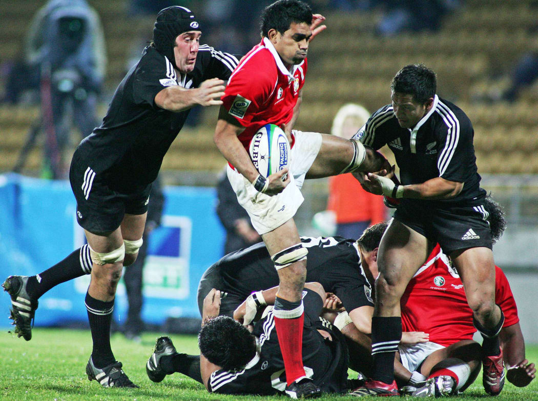 Viliame Vaki playing for Tonga against the Junor All Blacks in 2006.