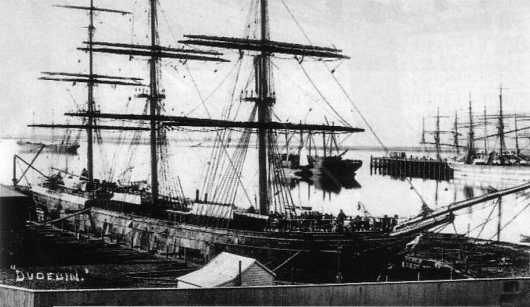 The SS Dunedin loading at Port Chalmers in 1882. The 1320 ton, 73 metre Dunedin was built by Robert Duncan and Co at Port Glasgow in 1874. In 1881 she was refitted with a Bell Coleman refrigeration machine with which, in 1882 she took the first frozen load of meat from New Zealand to the United Kingdom.