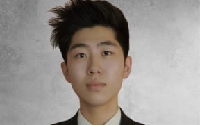 Pianist Lixin Zhang