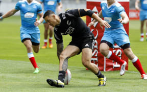 Sonny Bill Williams scores with his first touch as an All Blacks Sevens player