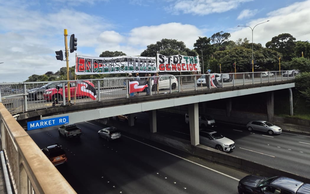 Counter-protesters set up in Newmarket, Auckland, ahead of a convoy led by Destiny Church's Brian Tamaki, 16 November, 2024.