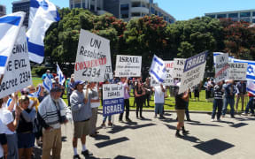 Pro-Israeli protesters outside Parliament