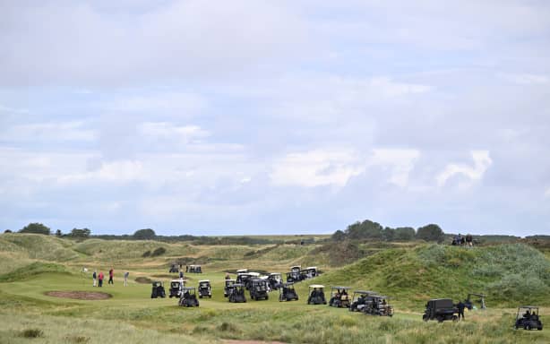 Trump plays golf in Scotland as protesters rally | RNZ