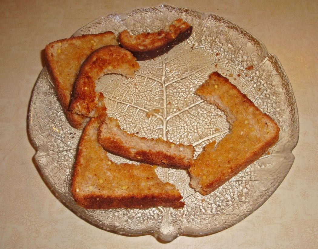 Toast crusts