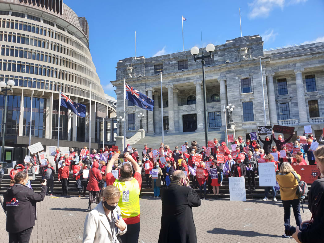 Hundreds of nurses and their supporters joined a lunch-time rally at Parliament calling on the government to step in.