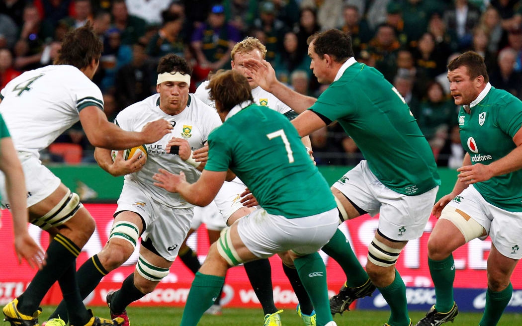 Springboks' Franco Mostert drives the ball forward during the third and last Rugby Test match between South Africa and Ireland at Nelson Mandela Bay rugby stadium on June 25, 2016 in Port Elizabeth, South Africa. (Photo by MICHAEL SHEEHAN / AFP)