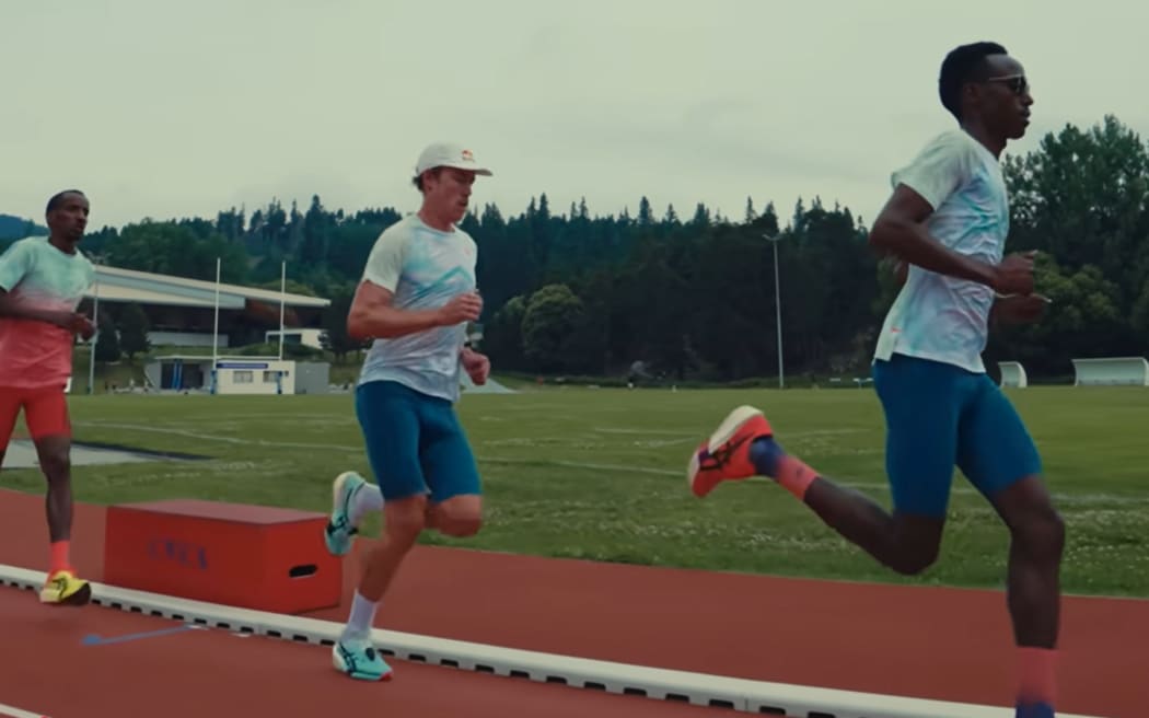 Hayden Wilde trains with Belgian marathon star Bashir Abdi (left) and Swedish Olympian Suldan Hassan (right) in France., July 2025.